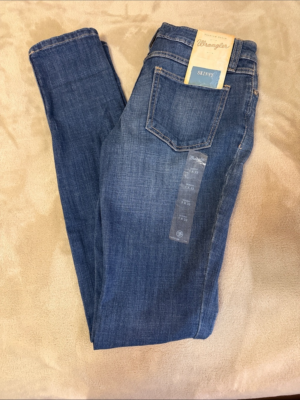 Wrangler Women's Skinny Jeans in Medium Blue Wash size 1/33 NWT